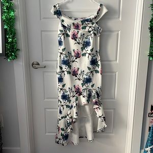 ♥️💚NWOT - Venus Off the Shoulder Dress